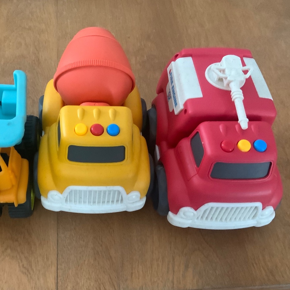 3 MUD PIE truck toy set of 3 Fire truck,Cement mixer + dump truck